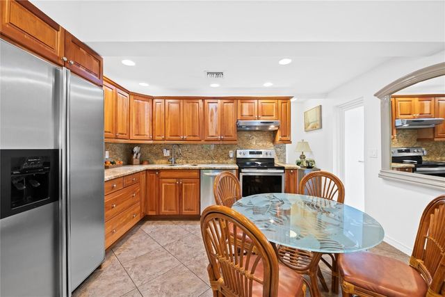 3301 NE 27th Avenue, Lighthouse Point, FL 33064