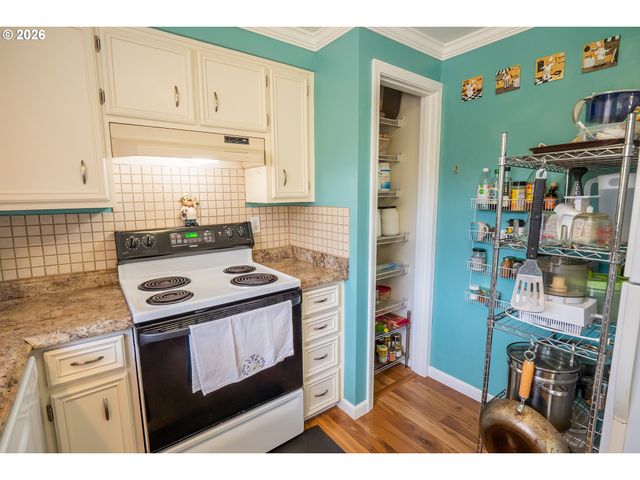 4483 THUNDERBIRD St, Eugene, OR 97404