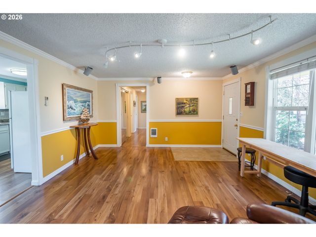 4483 THUNDERBIRD St, Eugene, OR 97404