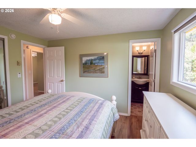 4483 THUNDERBIRD St, Eugene, OR 97404