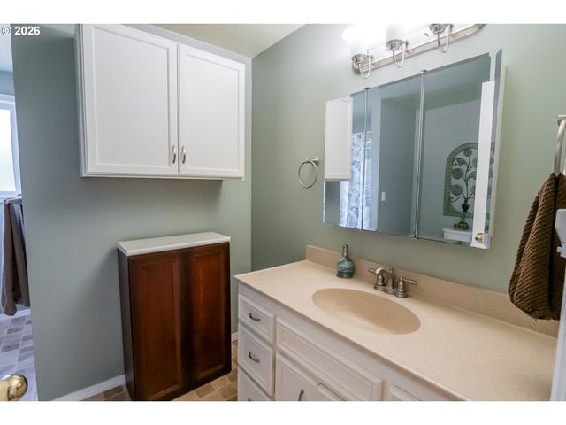 4483 THUNDERBIRD St, Eugene, OR 97404