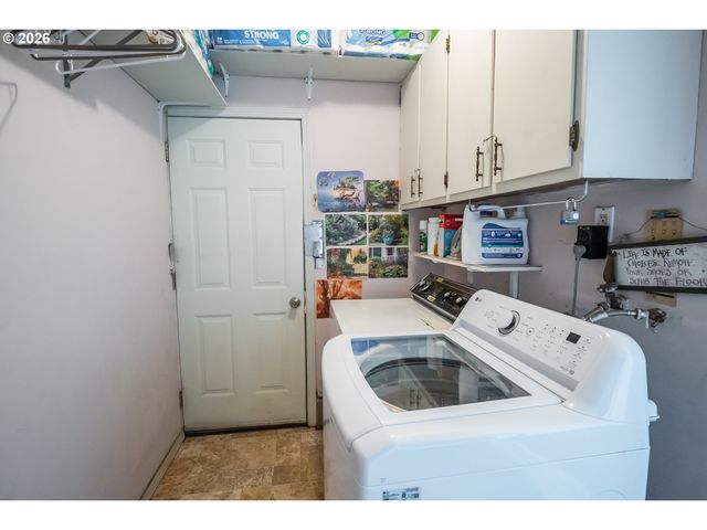 4483 THUNDERBIRD St, Eugene, OR 97404