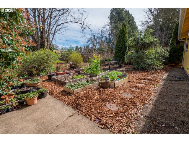 4483 THUNDERBIRD St, Eugene, OR 97404