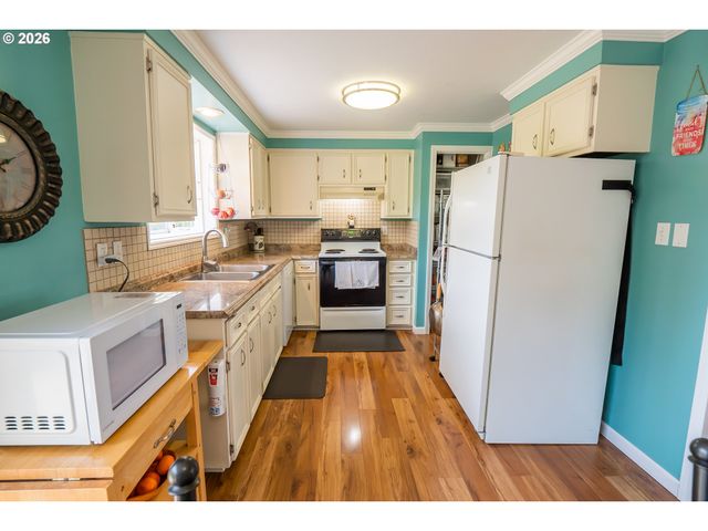 4483 THUNDERBIRD St, Eugene, OR 97404