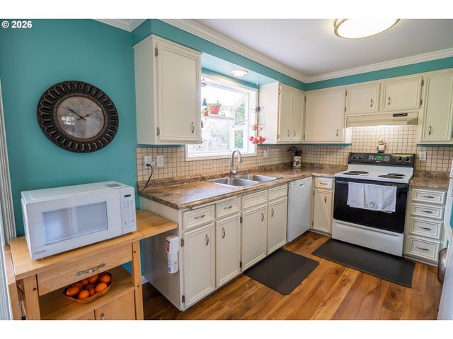 4483 THUNDERBIRD St, Eugene, OR 97404