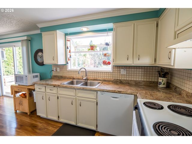 4483 THUNDERBIRD St, Eugene, OR 97404