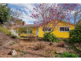 4483 THUNDERBIRD St, Eugene, OR 97404