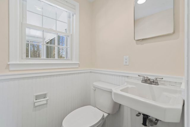 27 Webb Road, Peterborough, NH 03458