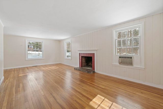 27 Webb Road, Peterborough, NH 03458