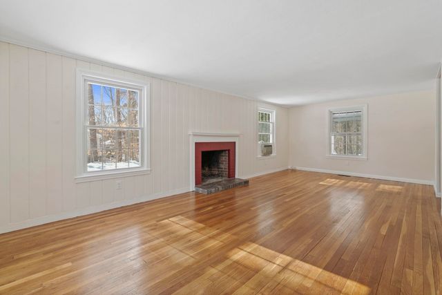 27 Webb Road, Peterborough, NH 03458