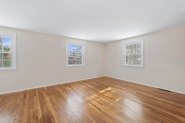 27 Webb Road, Peterborough, NH 03458