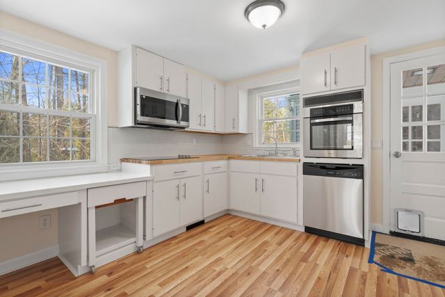 27 Webb Road, Peterborough, NH 03458