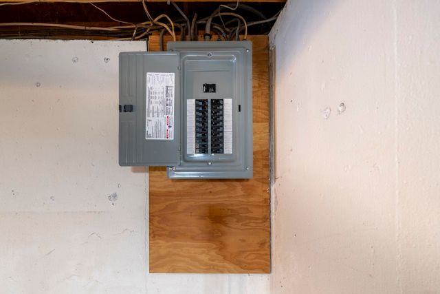 27 Webb Road, Peterborough, NH 03458