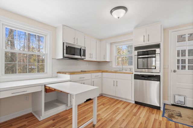 27 Webb Road, Peterborough, NH 03458