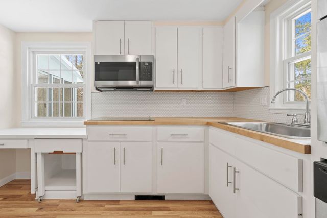 27 Webb Road, Peterborough, NH 03458