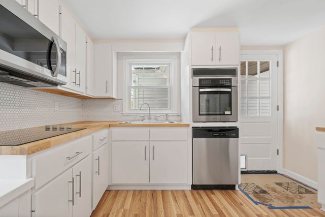 27 Webb Road, Peterborough, NH 03458