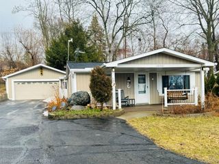 10461 9 Mile Road, Green Oak Township, MI 48189