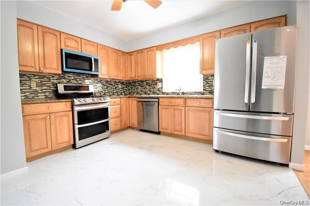 158 Sycamore Drive, New Windsor, NY 12553
