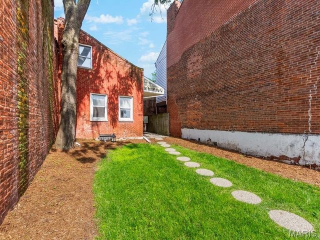 1919 S 11th Street, St Louis, MO 63104