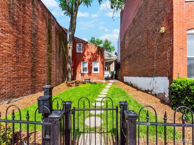 1919 S 11th Street, St Louis, MO 63104