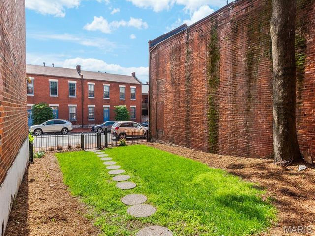 1919 S 11th Street, St Louis, MO 63104