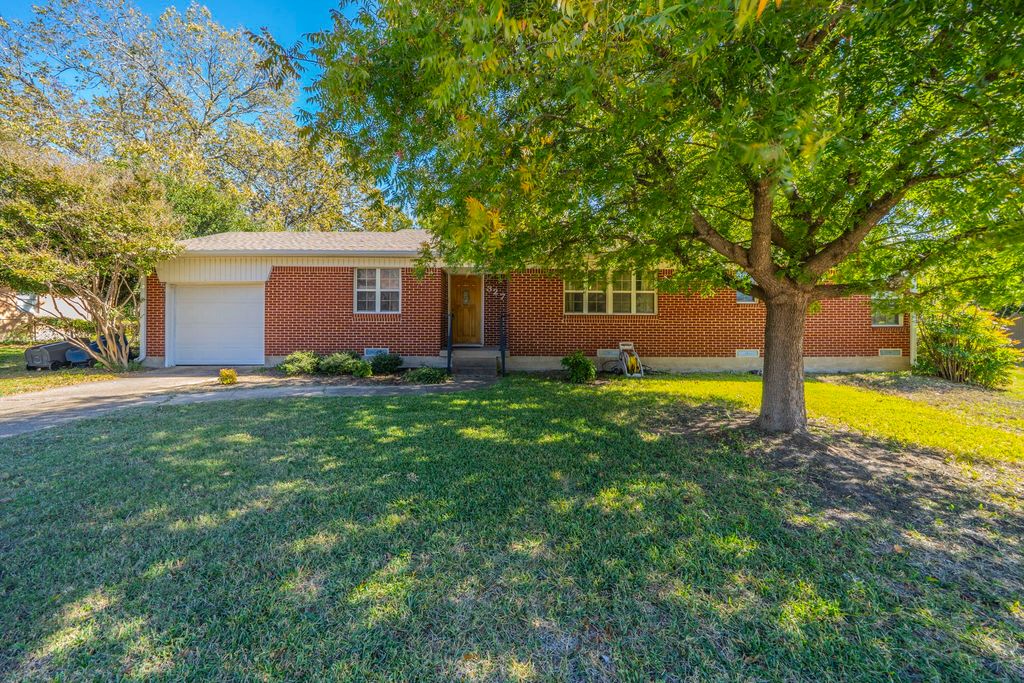 327 S 4th Street, Wylie, TX 75098