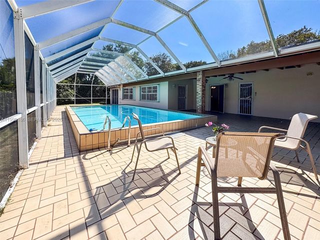 15501 SW 88th Ave, Palmetto Bay, FL 33157