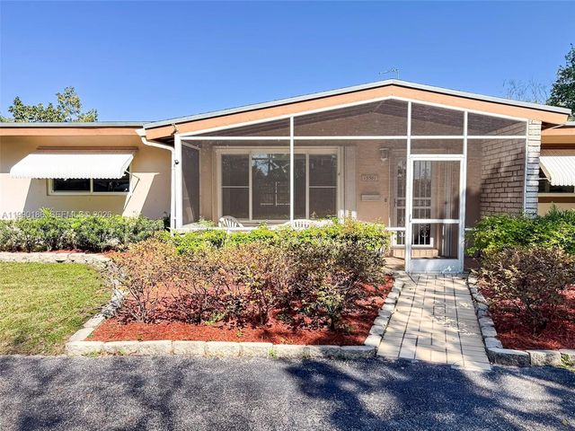 15501 SW 88th Ave, Palmetto Bay, FL 33157