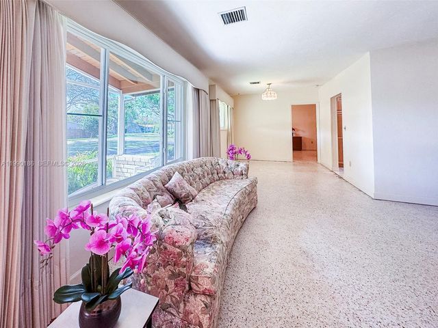 15501 SW 88th Ave, Palmetto Bay, FL 33157