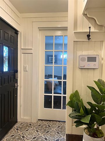 46 Sherwood Avenue, Franklin Square, NY 11010