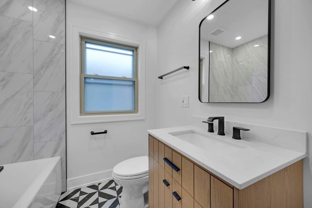 5525 S Moody Avenue, Chicago, IL 60638