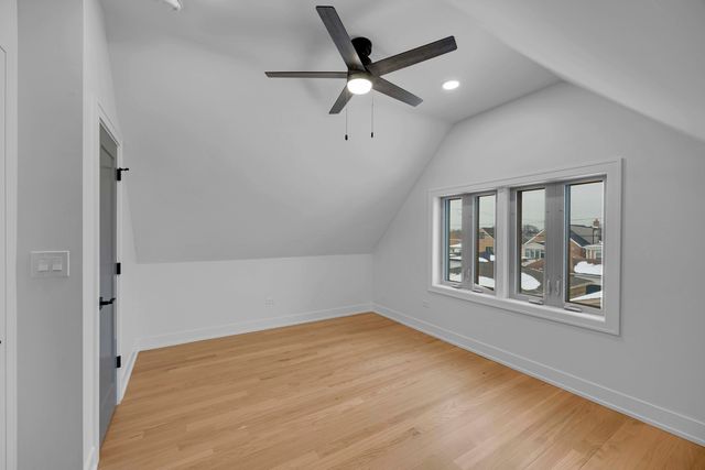 5525 S Moody Avenue, Chicago, IL 60638