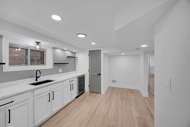 5525 S Moody Avenue, Chicago, IL 60638