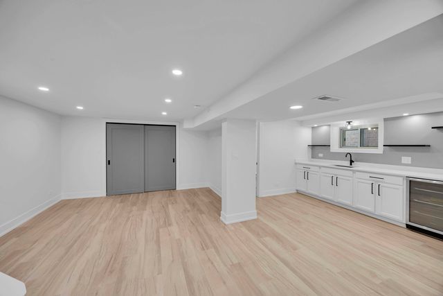 5525 S Moody Avenue, Chicago, IL 60638