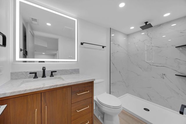 5525 S Moody Avenue, Chicago, IL 60638