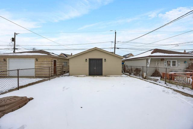 5525 S Moody Avenue, Chicago, IL 60638