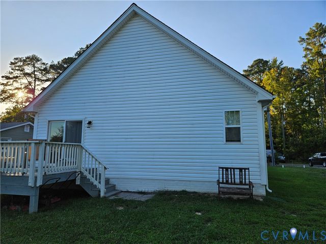 484 Latane Dr, Colonial Beach, VA 22443