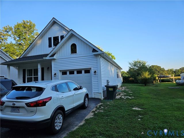 484 Latane Dr, Colonial Beach, VA 22443