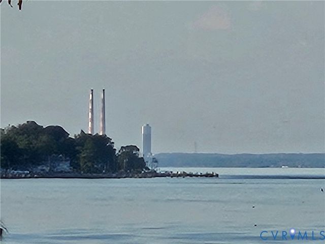 484 Latane Dr, Colonial Beach, VA 22443