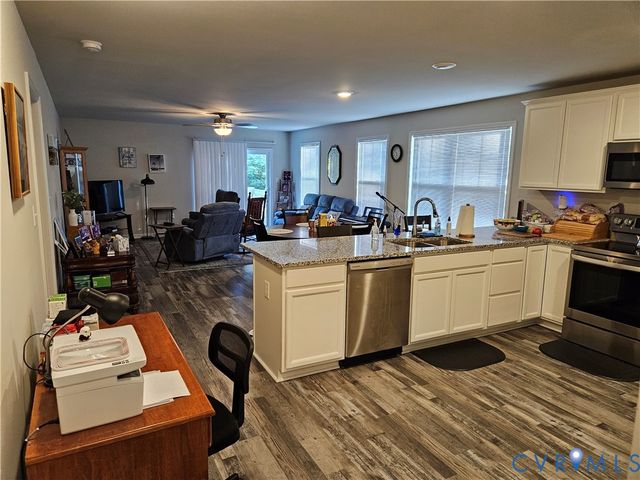 484 Latane Dr, Colonial Beach, VA 22443