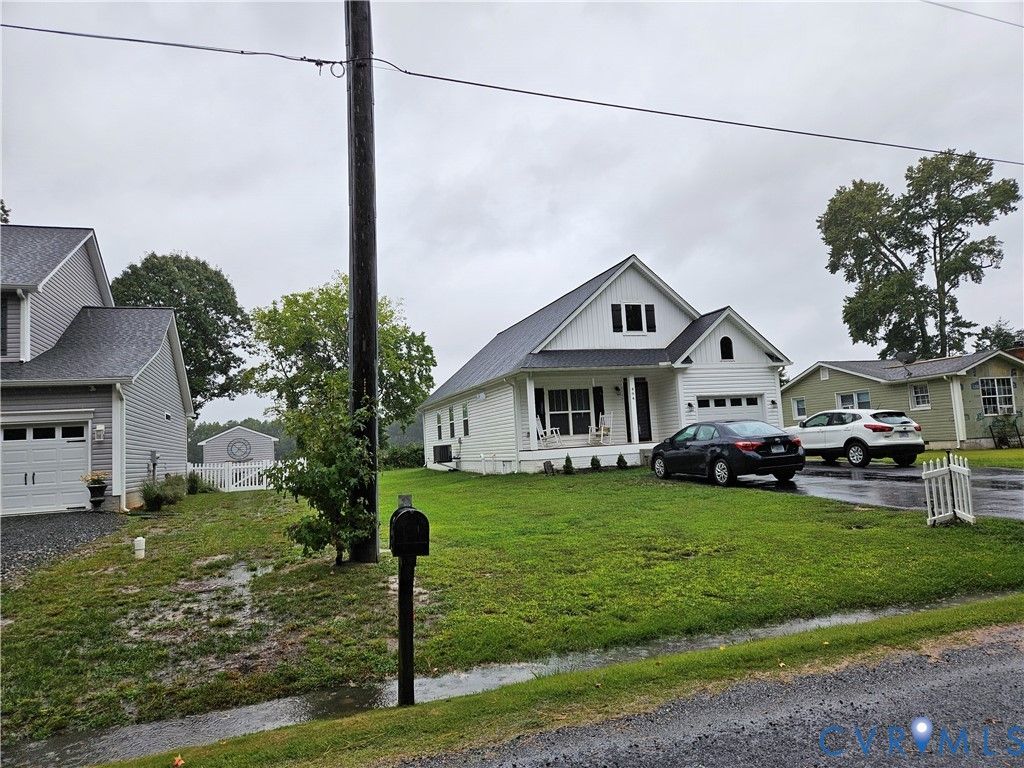 484 Latane Dr, Colonial Beach, VA 22443