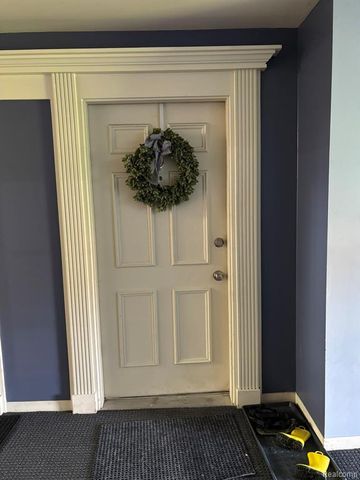 448 Fox Hills Drive 2, Bloomfield Hills, MI 48304