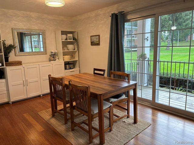 448 Fox Hills Drive 2, Bloomfield Hills, MI 48304