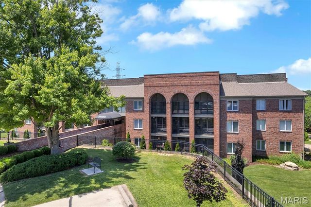 14300 Conway Meadows Court 303, Chesterfield, MO 63017