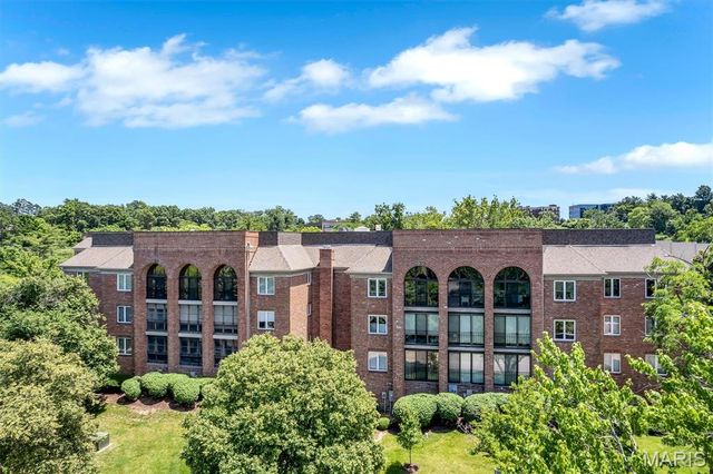 14300 Conway Meadows Court 303, Chesterfield, MO 63017