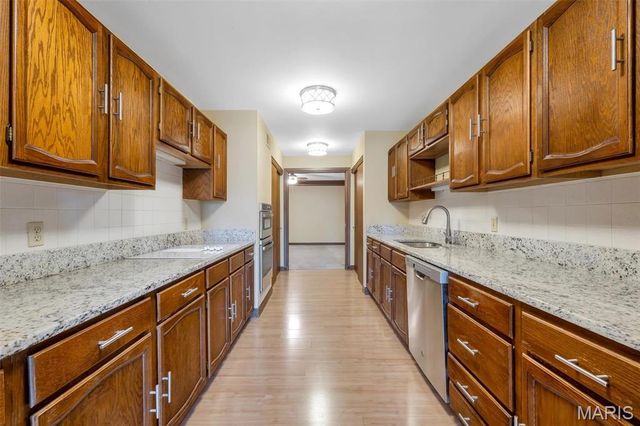 14300 Conway Meadows Court 303, Chesterfield, MO 63017