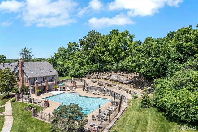 14300 Conway Meadows Court 303, Chesterfield, MO 63017
