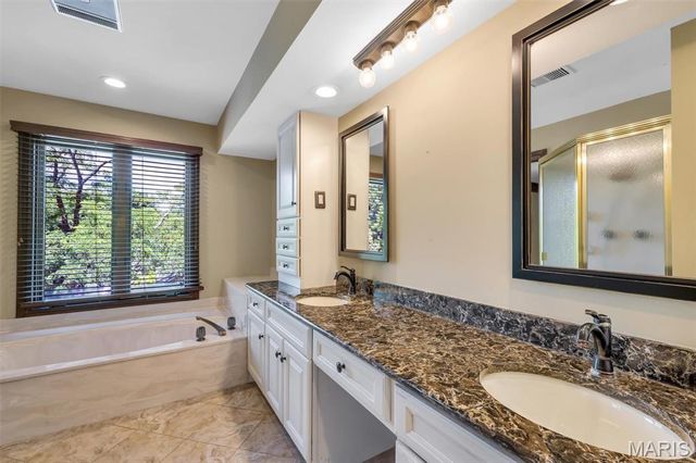 14300 Conway Meadows Court 303, Chesterfield, MO 63017