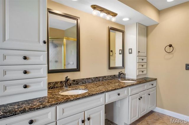 14300 Conway Meadows Court 303, Chesterfield, MO 63017