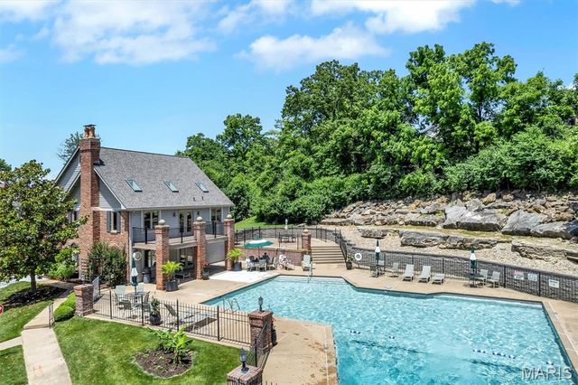 14300 Conway Meadows Court 303, Chesterfield, MO 63017